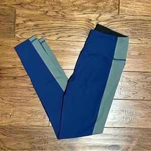 Victoria secret sport leggings, size medium